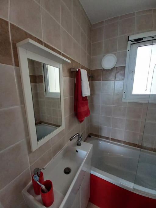 Leah'S Deluxe Villa Терсефану Экстерьер фото