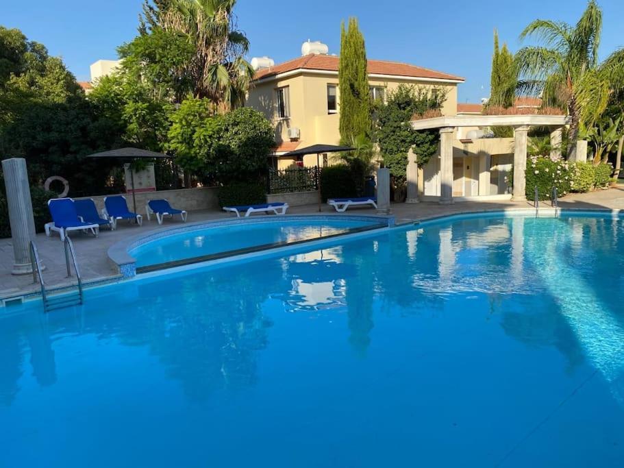 Leah'S Deluxe Villa Терсефану Экстерьер фото